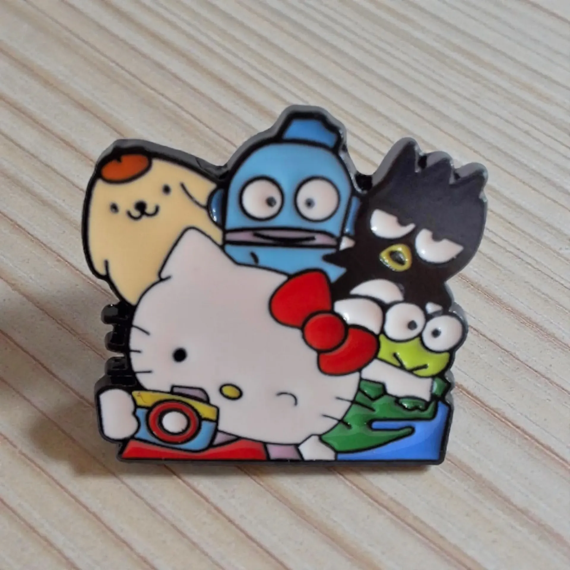 [HKF011] Hello Kitty con cámara y amigos