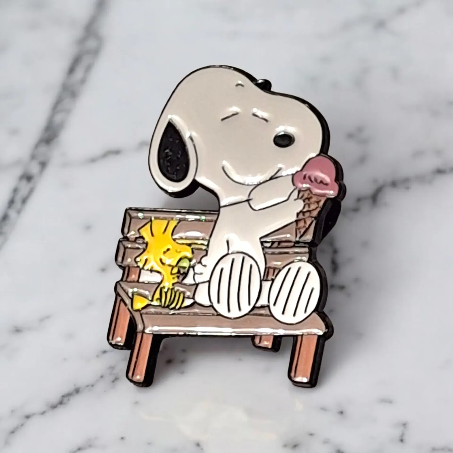 Snoopy sentado